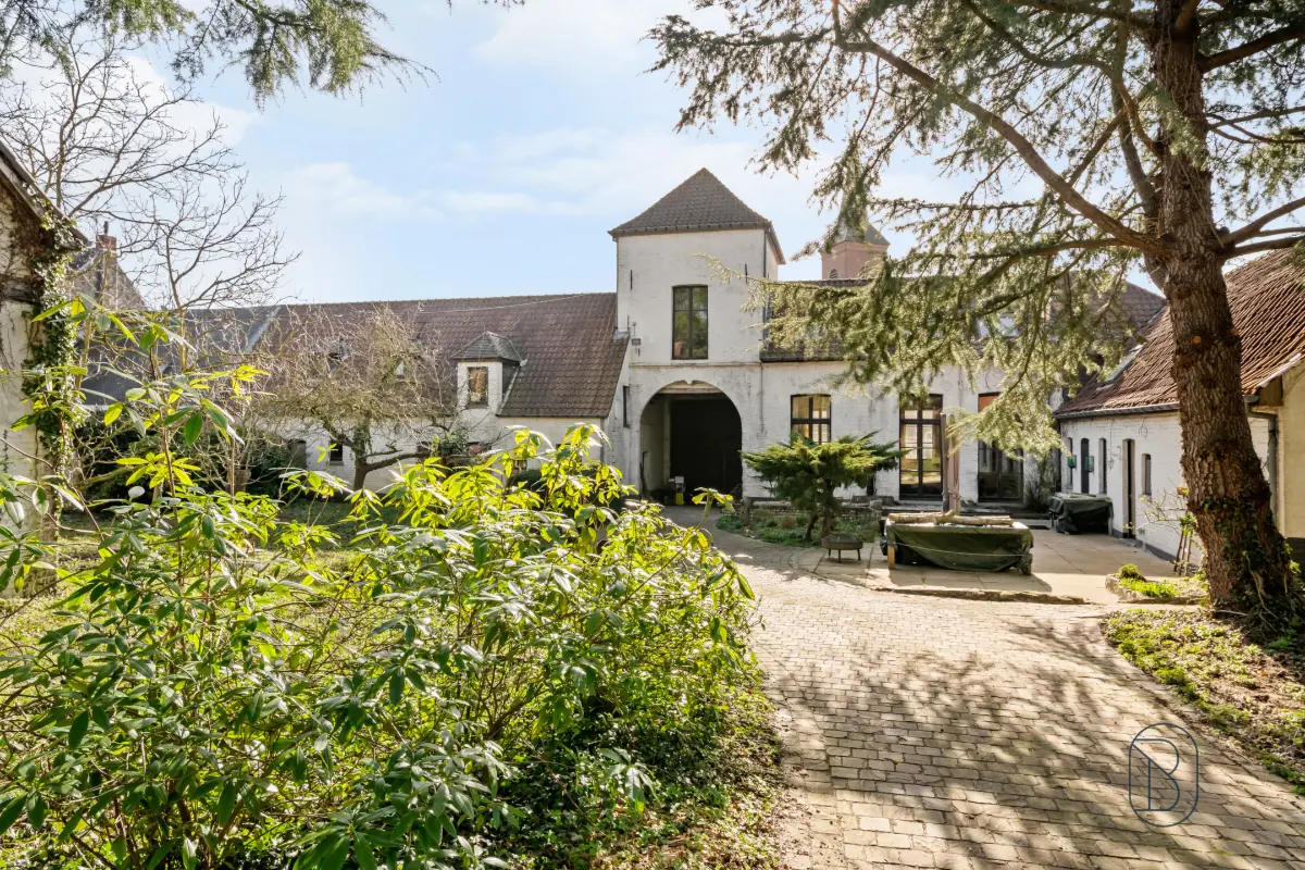 Maison de maître à vendre à Mont-de-l'Enclus 7750 550000.00€ 4 chambres 400.00m² - annonce 774506
