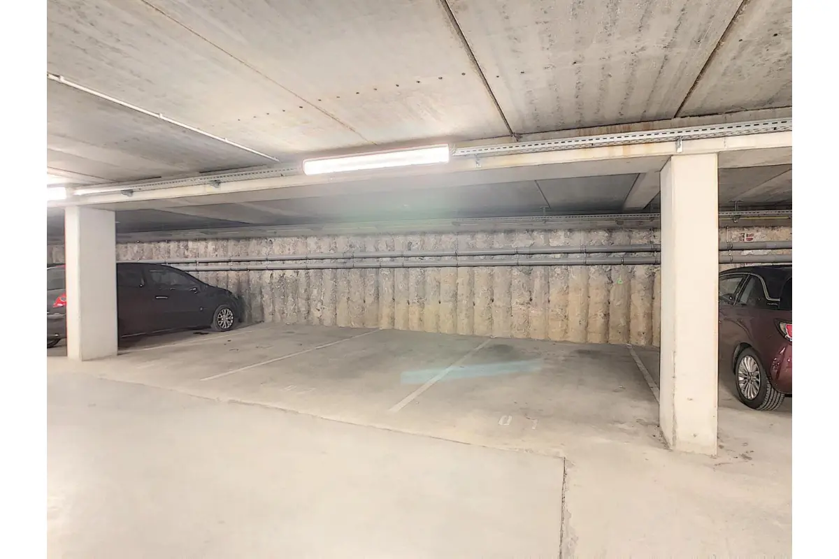Parking à  à Tournai 7500 95.00€  chambres m² - annonce 775158