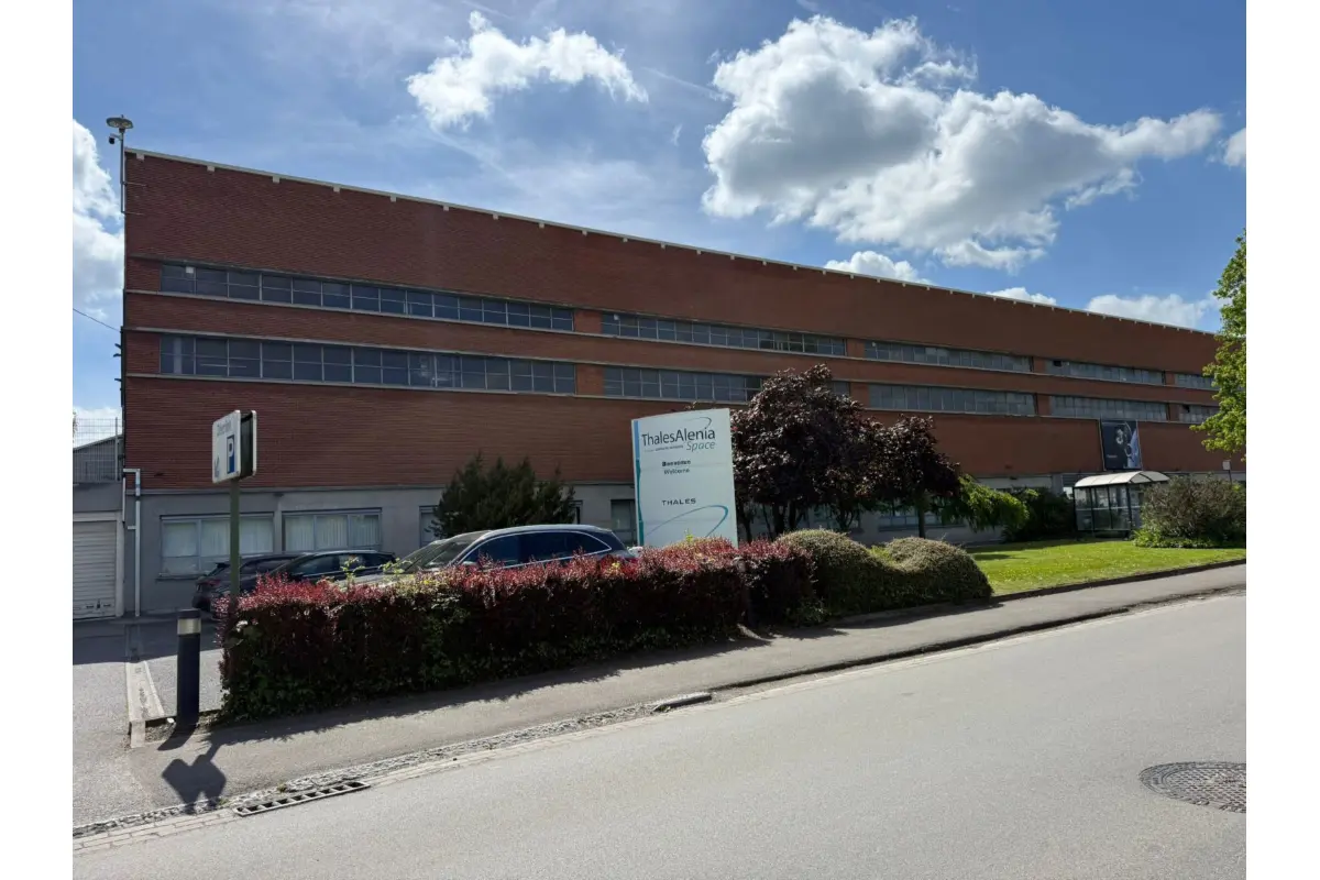 Commerce à louer à Mont-sur-Marchienne 6032 15000.00€  chambres 1800.00m² - annonce 776112