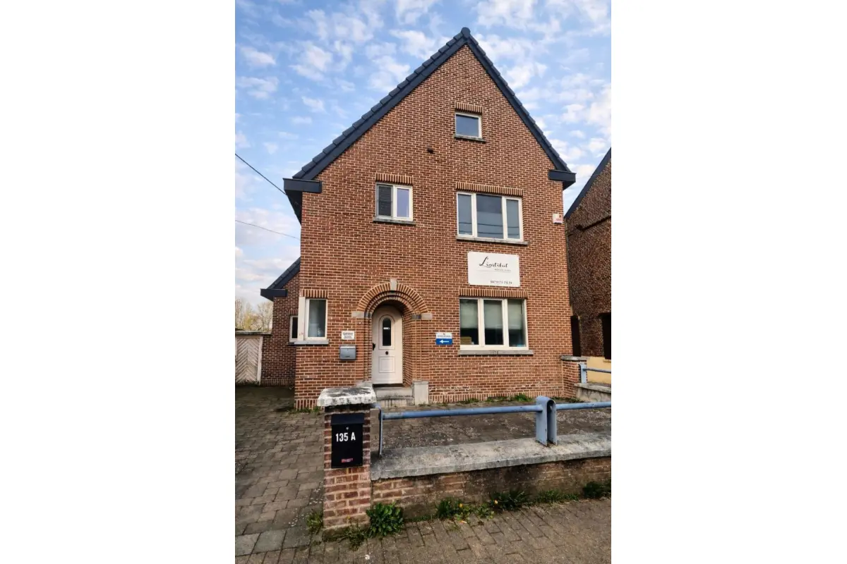 Appartement à  à Roux 6044 650.00€ 1 chambres m² - annonce 777022