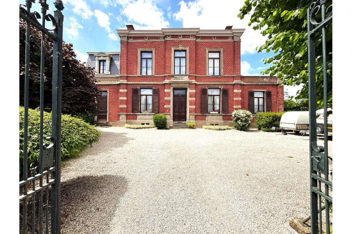 Maison de maître à vendre à Angre 7387 495000.00€ 7 chambres 258.00m² - annonce 779025