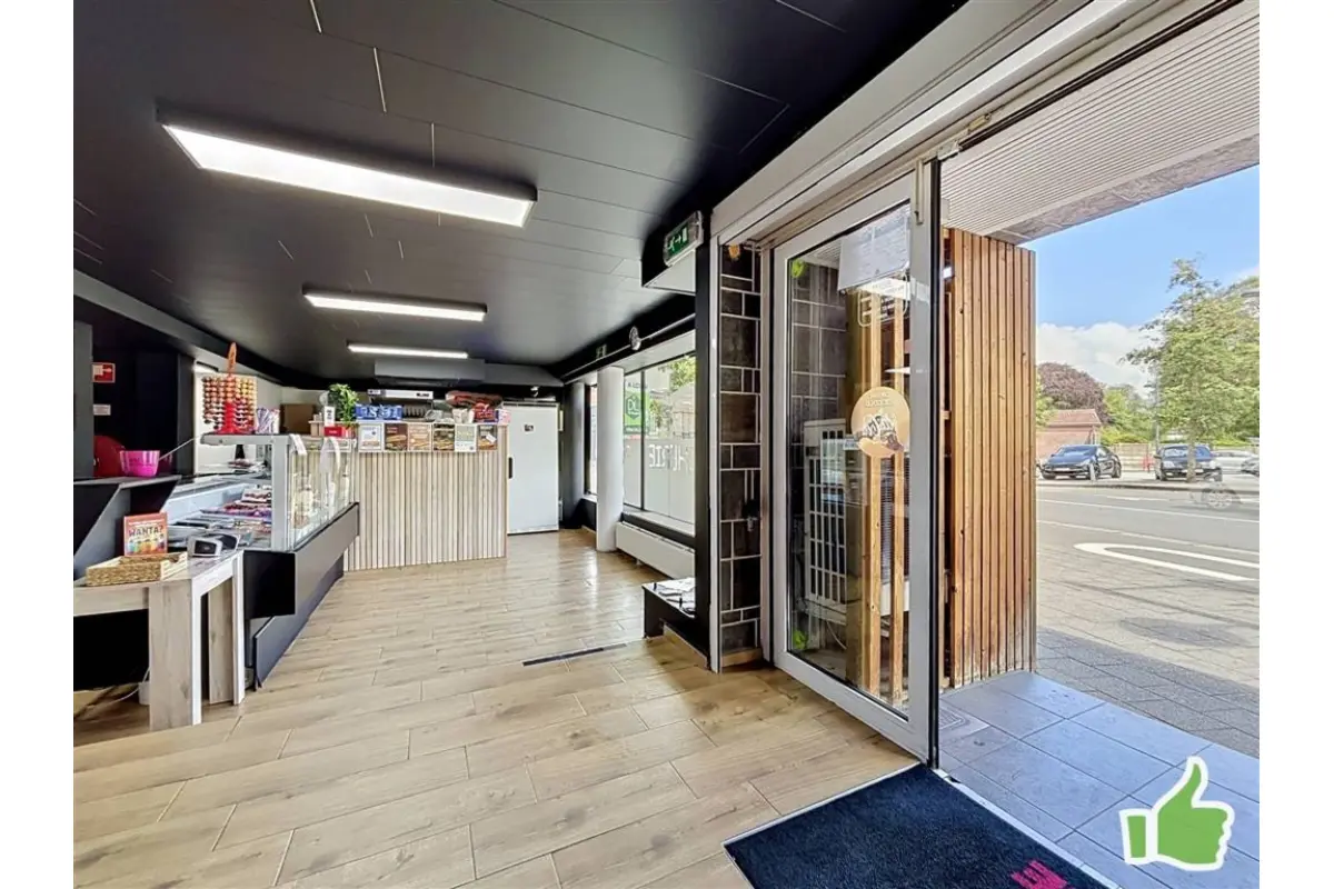 Commerce à louer à Luingne 7700 990.00€  chambres m² - annonce 779739