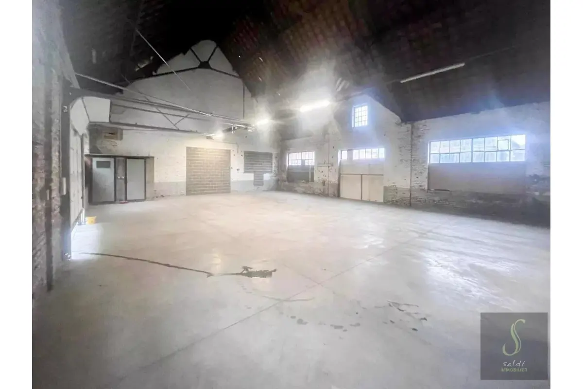 Commerce à  à Ressaix 7134 900.00€  chambres m² - annonce 782207