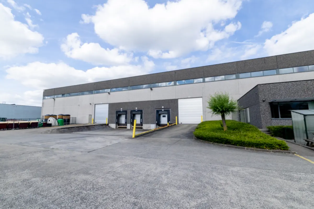 Commerce à louer à Orcq 7501 10000.00€  chambres 2200.00m² - annonce 782371