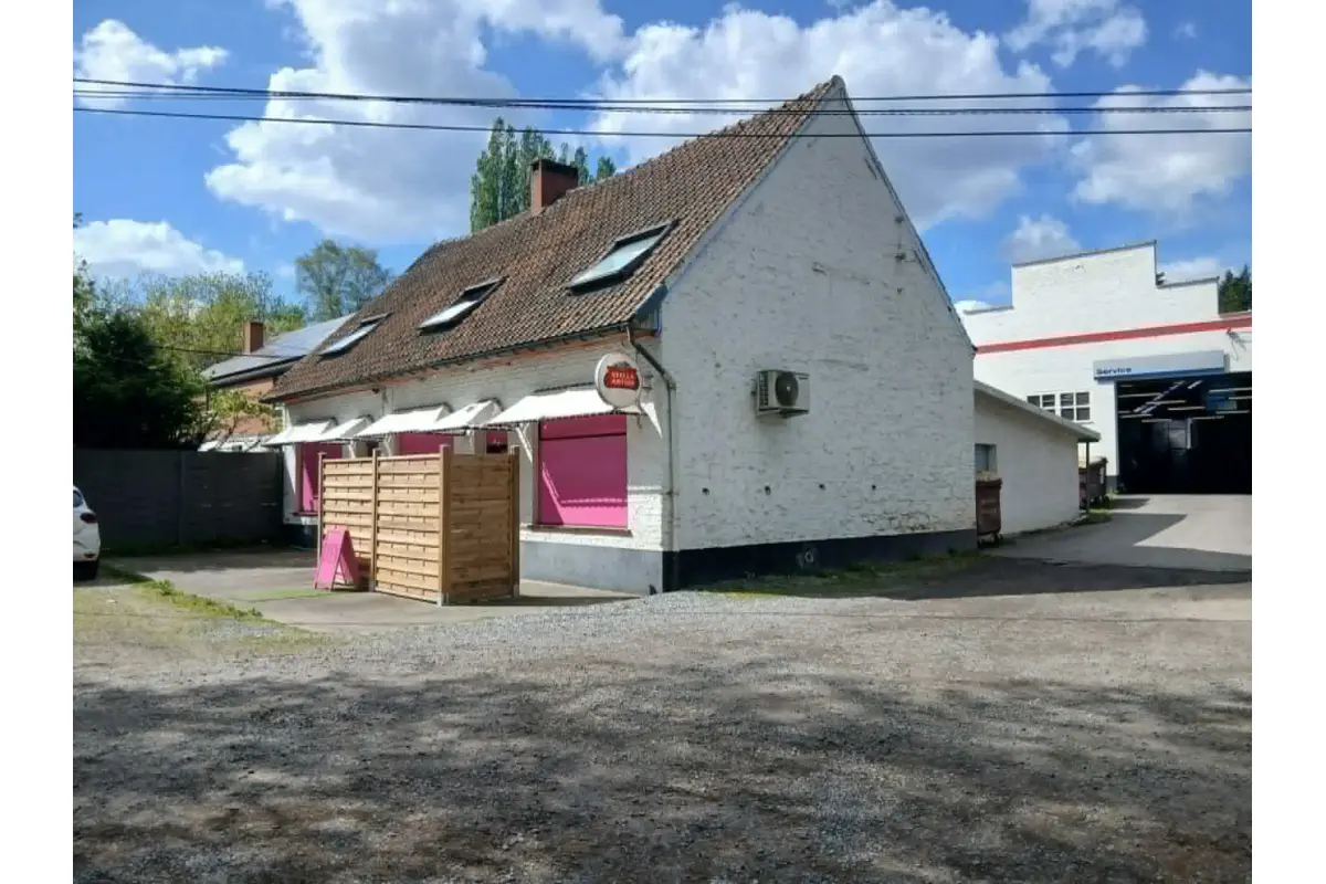 Immeuble mixte à  à Tertre 7333 300000.00€ 2 chambres m² - annonce 782052