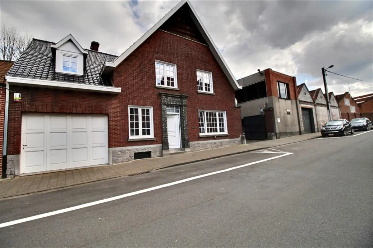 Maison à louer à Mouscron 7700 1275.00€ 4 chambres 286.00m² - annonce 784705