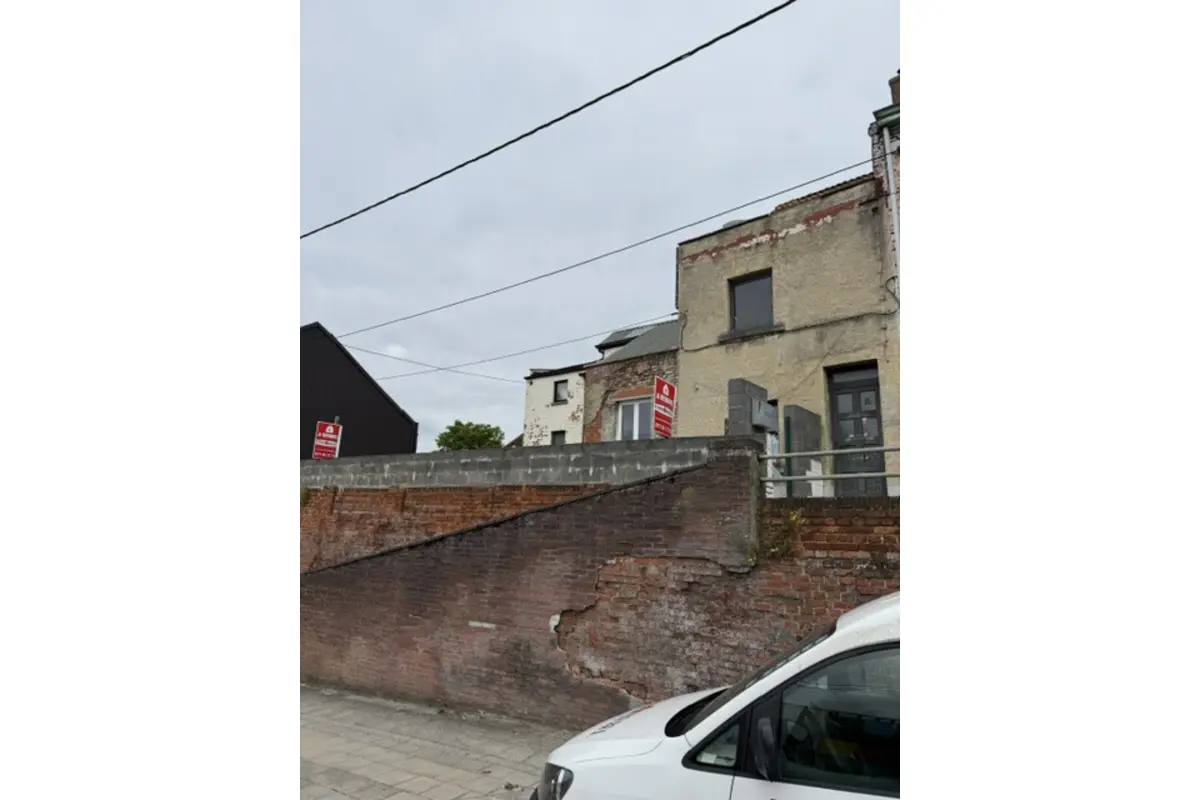 Maison à vendre à Gilly 6060 99000.00€ 5 chambres 220.00m² - annonce 787027