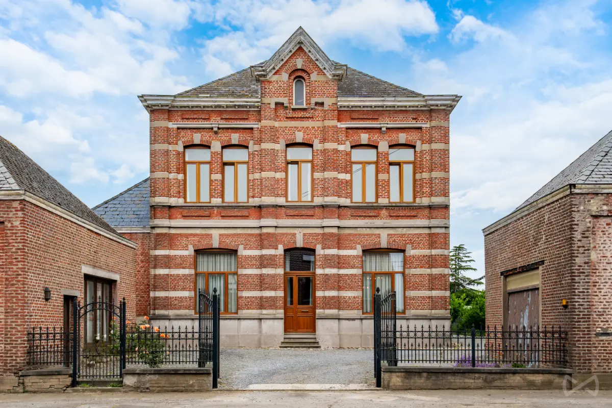 Maison à vendre à Chièvres 7950 435000.00€ 6 chambres 368.00m² - annonce 788583