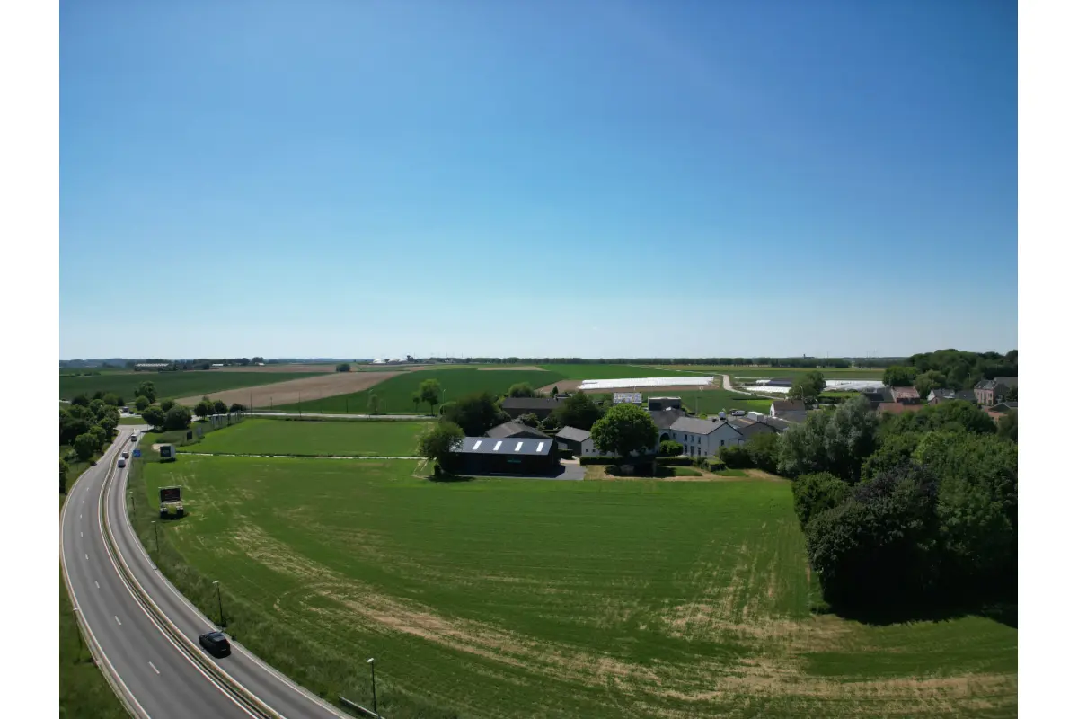 Commerce à vendre à Les Bons Villers 6210 395000.00€  chambres 375.00m² - annonce 790118