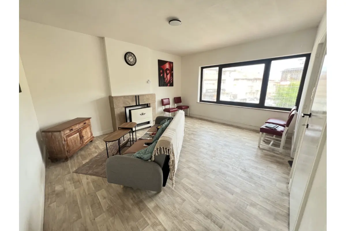 Appartement à vendre à Gilly 6060 105000.00€ 1 chambres 73.00m² - annonce 791694