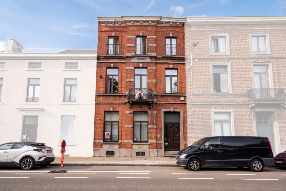 Maison de maître à vendre à Marchienne-au-Pont 6030 299000.00€ 3 chambres 300.00m² - annonce 799524