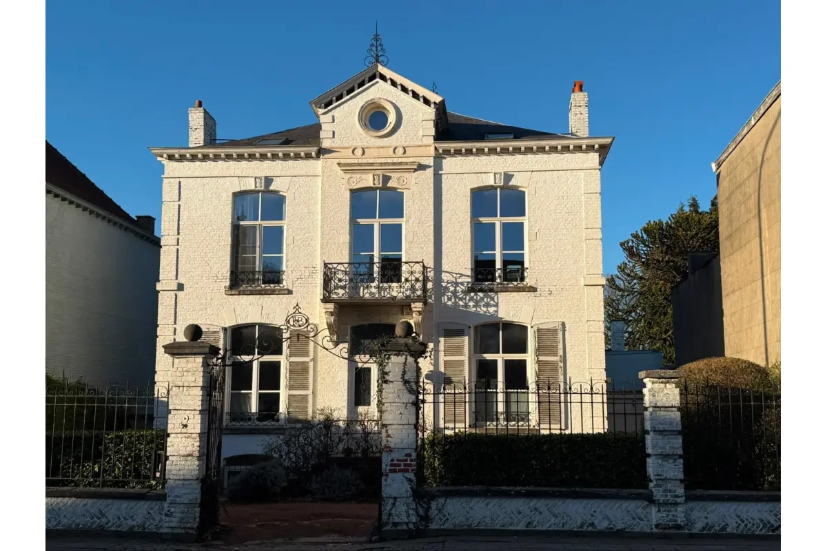 Maison de maître à  à Tournai 7500 650000.00€  chambres 350.00m² - annonce 804229