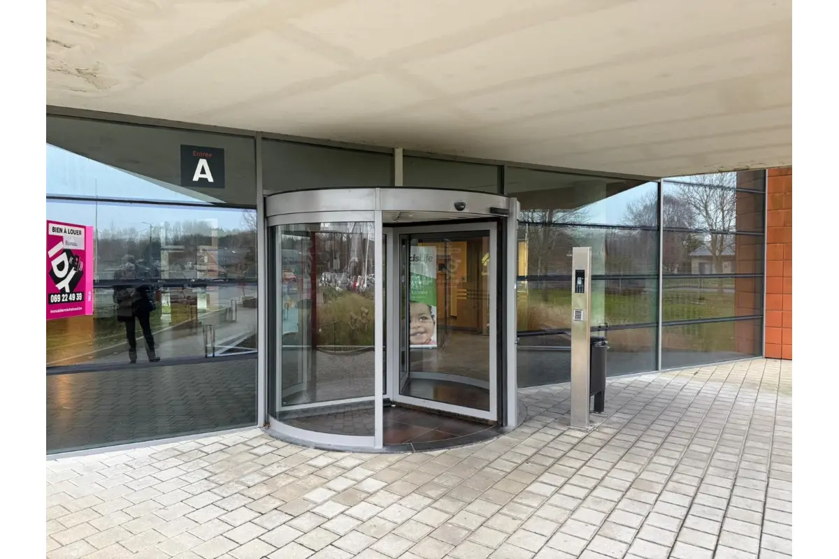 Commerce à  à Kain 7540 2000.00€  chambres m² - annonce 807400