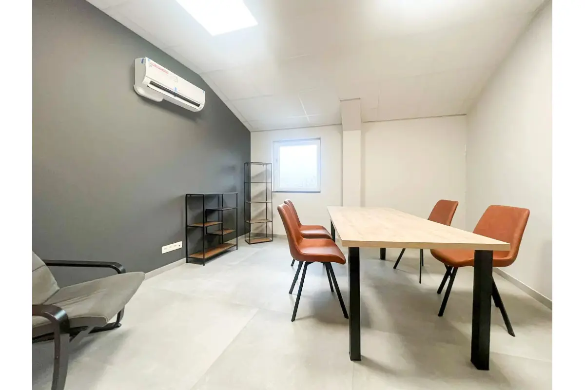 Commerce à  à Chapelle-lez-Herlaimont 7160 350.00€  chambres m² - annonce 814041