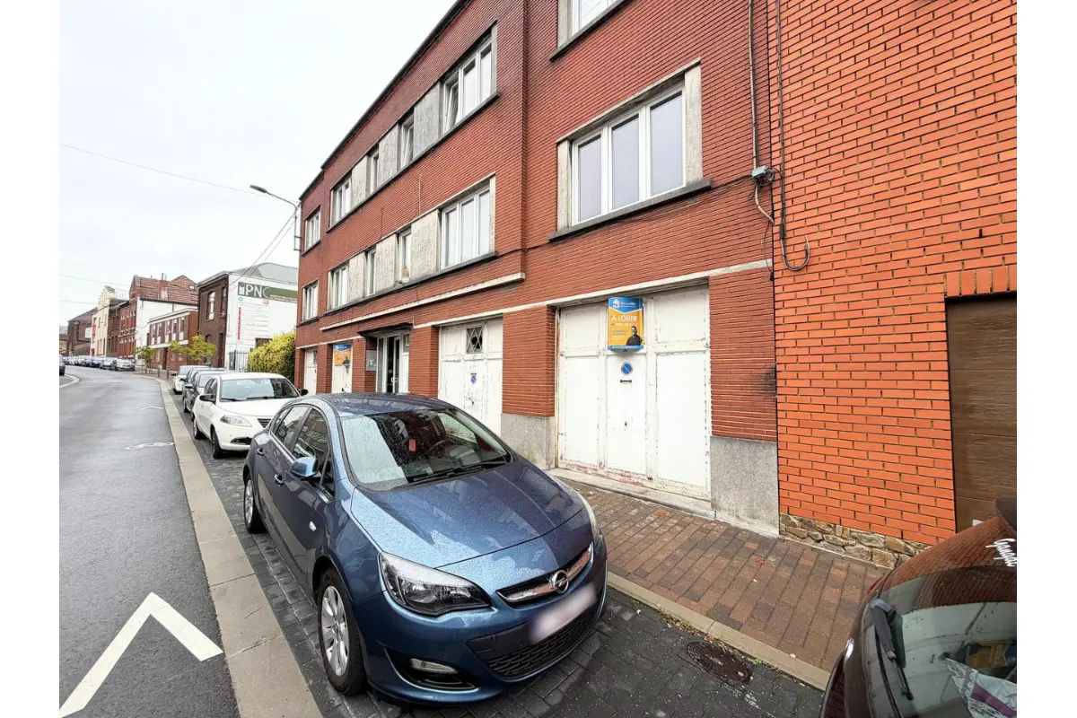 Parking / garage à louer à La Louvière 7100 100.00€  chambres m² - annonce 825758