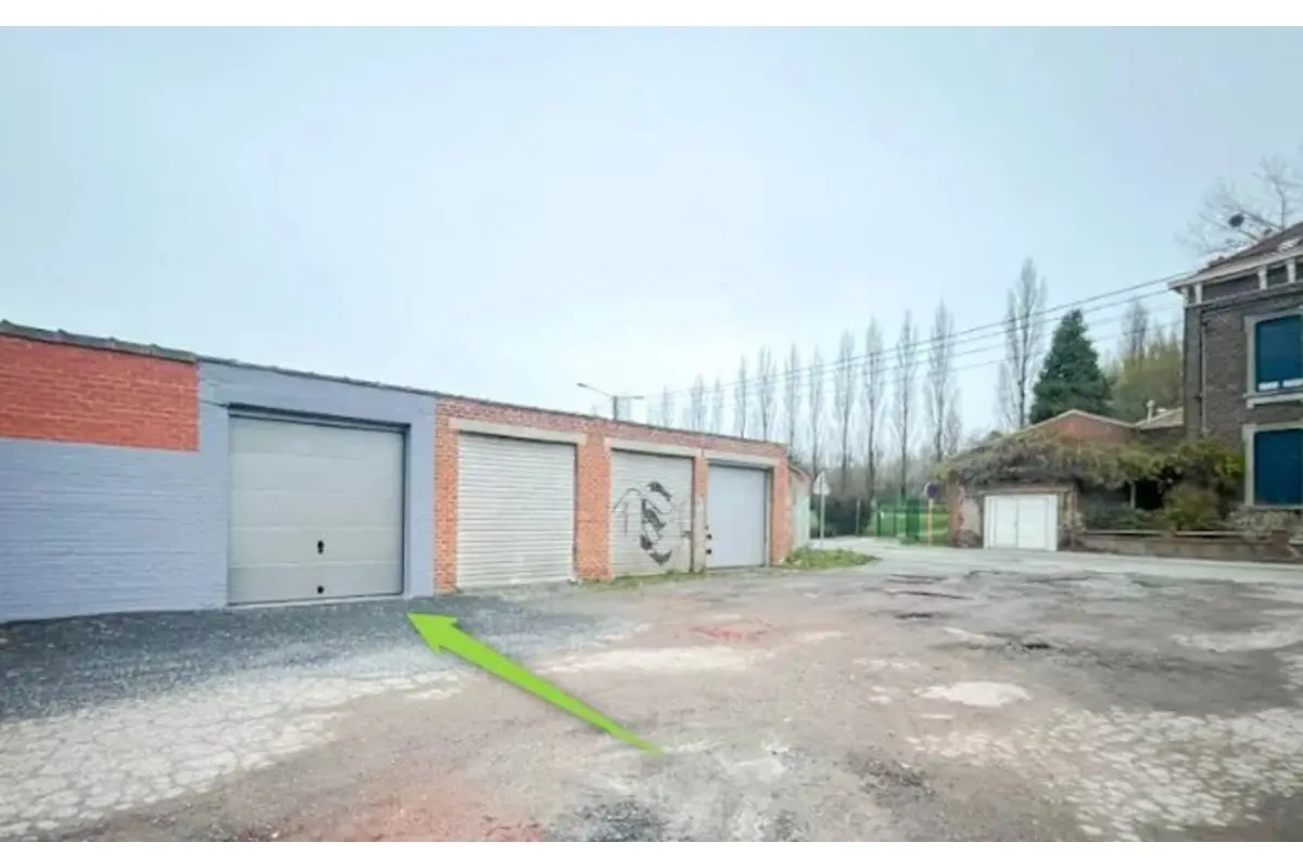Parking / garage à louer à Haine-Saint-Pierre 7100 150.00€  chambres m² - annonce 828800