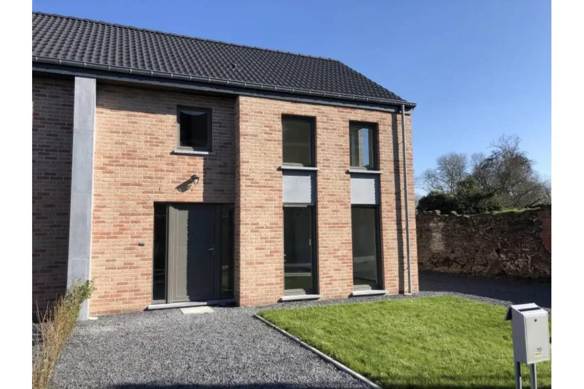 Maison à louer à Bury 7602 975.00€ 3 chambres 110.00m² - annonce 830133