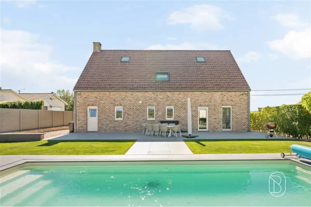 Villa à vendre à Saint-Sauveur 7912 670000.00€ 6 chambres 384.00m² - annonce 829525