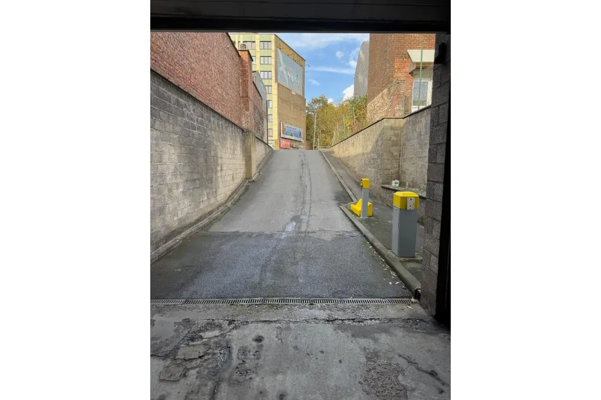 Parking / garage à vendre à Charleroi 6000 85000.00€  chambres m² - annonce 831534